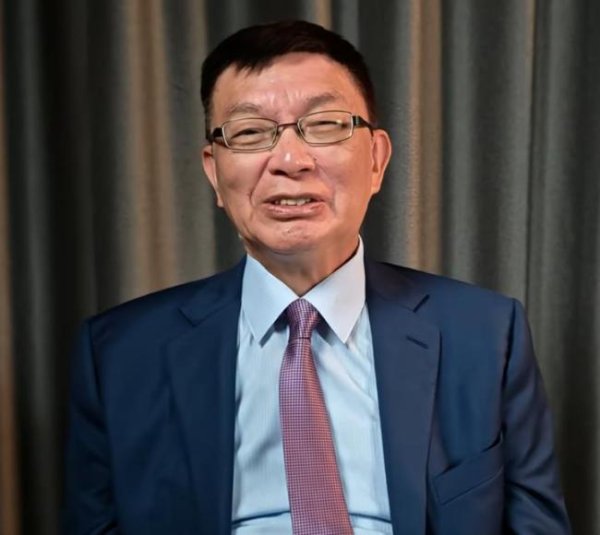 尚牛在线 苑举正参加完阅兵狂炫耀 现场感受震撼泪目